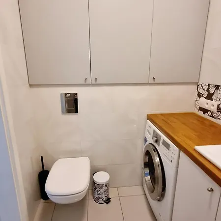Apartment 3 Pokojowe Mieszkanie Z Balkonem I Miejscem Parkingowym, Centrum