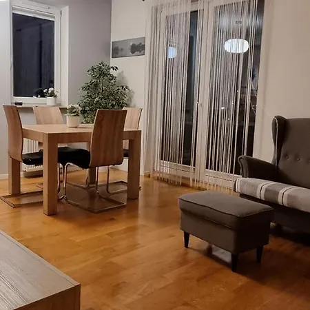 3 Pokojowe Mieszkanie Z Balkonem I Miejscem Parkingowym, Centrum