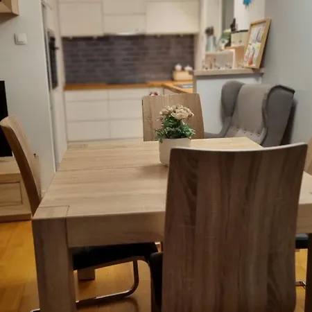 Komfortowe Rodzinne Mieszkanie Z Balkonem I Miejscem Parkingowym, Centrum Łódź