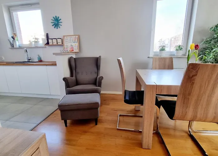 Komfortowe Rodzinne Mieszkanie Z Balkonem I Miejscem Parkingowym, Centrum Apartman