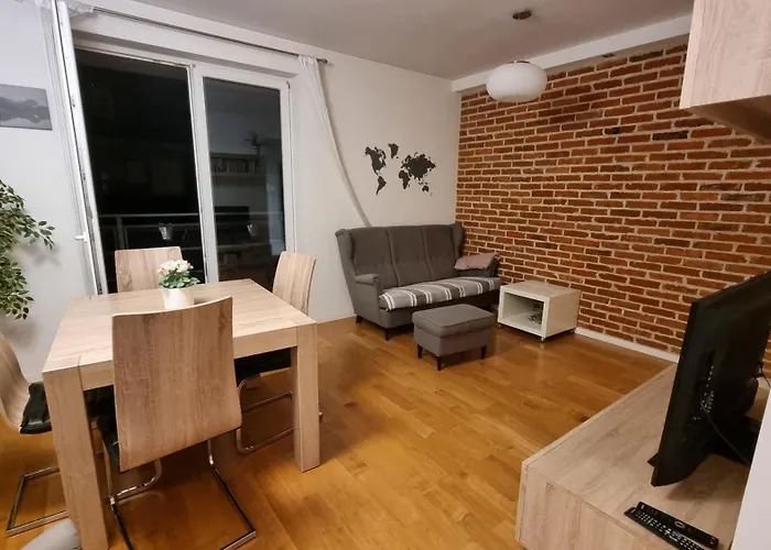 Komfortowe Rodzinne Mieszkanie Z Balkonem I Miejscem Parkingowym, Centrum